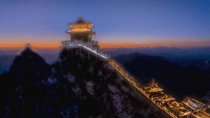 专家预测：老君山降雪现象将对当地经济产生深远影响