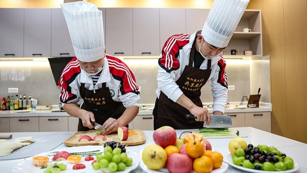 大学生抢着上劳动课：顶流课程背后的秘密