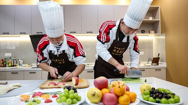 大学生抢着上劳动课：顶流课程背后的秘密