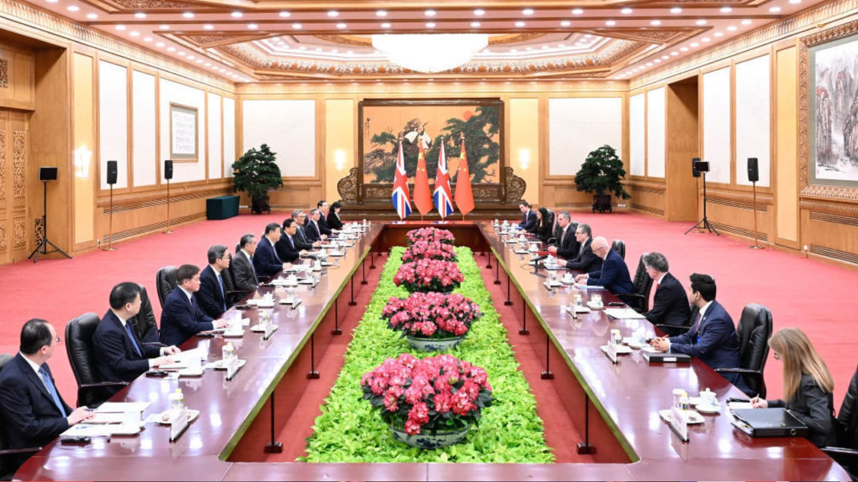 习近平会见英国首相：中英合作将开启新时代