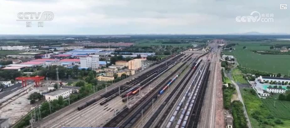 铁路与民航齐头并进，中国交通行业稳步前行