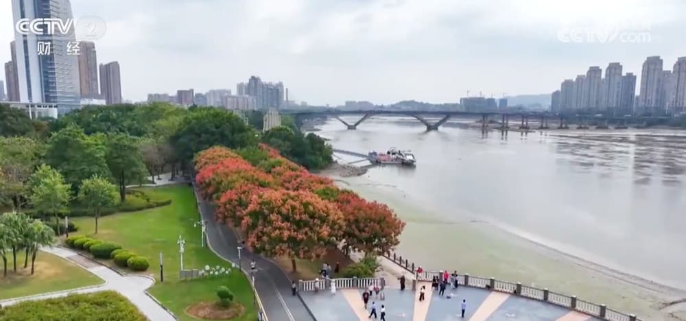 秋日“限定版”美景催热经济新动力