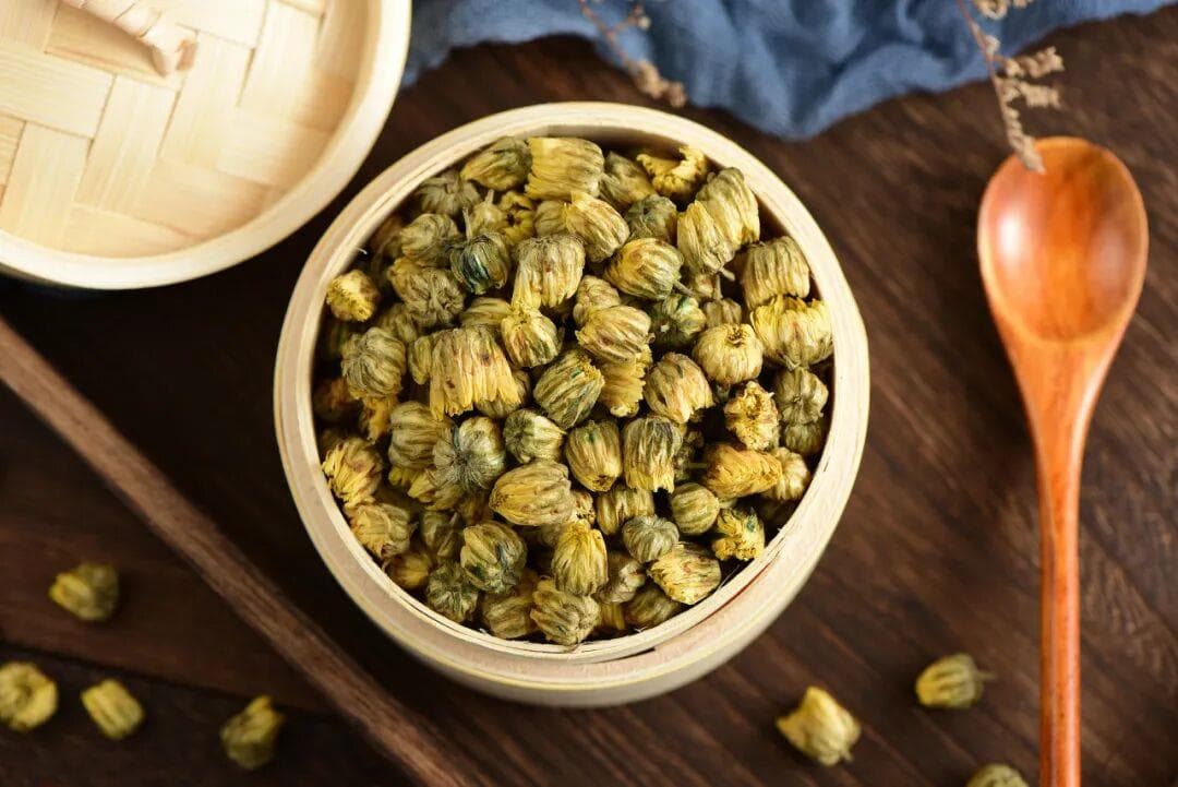 专家建议：秋冬季节多吃桑叶和桑葚，可能会让你变年轻