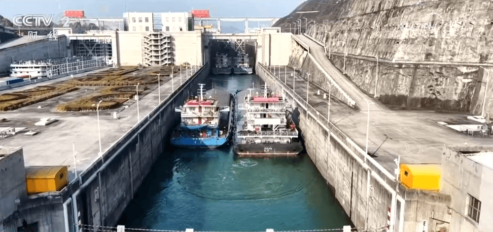 长江"黄金水道"释放新动能：绿色航运与旅游融合发展