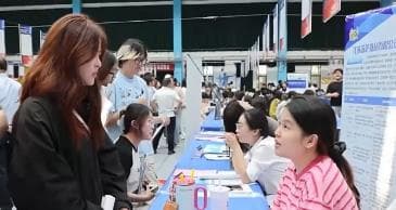 教育部推出“百日冲刺”行动：高校毕业生就业率直线上升，但成为了抢夺保安岗位的竞争者
