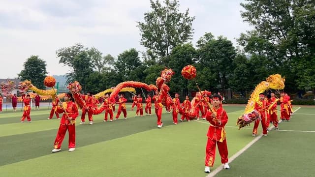重庆大足火龙舞蹈惊人发展：学生们开始用非遗项目来抵挡作业