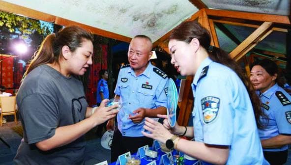 揭秘扬州旅游警察的“蓝火焰”