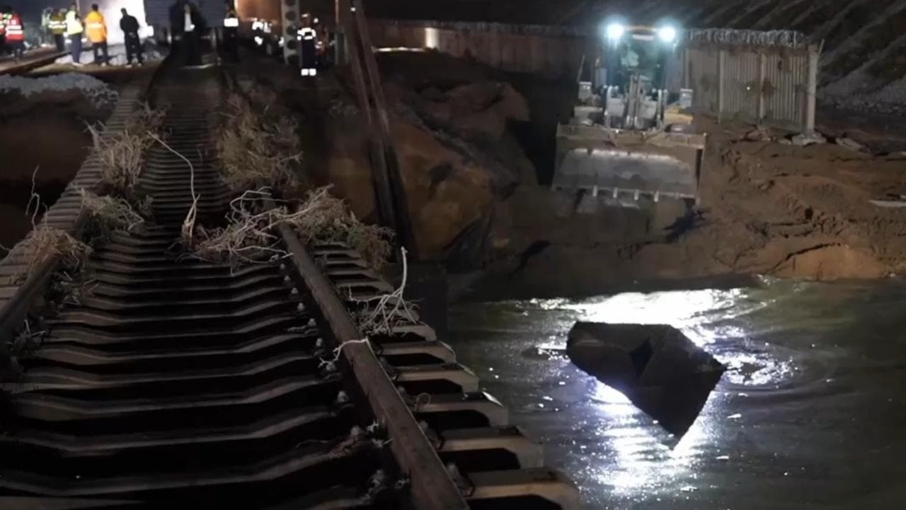 专家称铁路中断事件暴露出的问题值得深思：中国基础设施抗灾能力需要提升