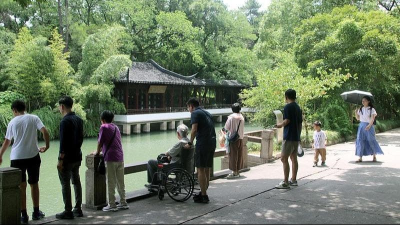 暑期高校开放：如何平衡校园秩序与公共需求？