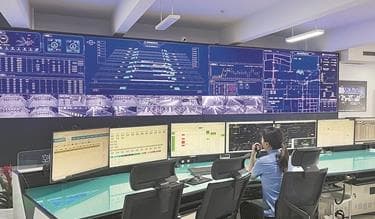铁路局新推'智慧列车',乘客可在车窗上看电影