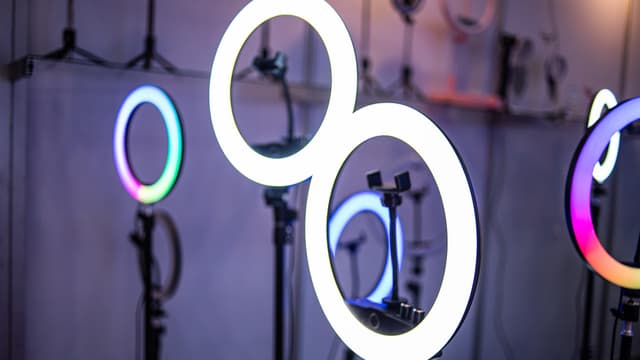 揭秘直播间“热销”假象：数据造假成灰色产业链