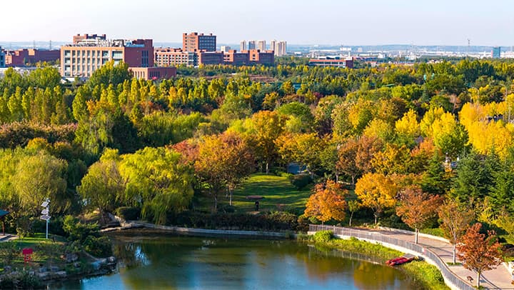 青岛王河湿地被评为“最美自然画卷”，市政府拟建高尔夫球场以“保护”自然