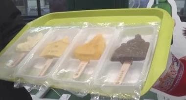 哈尔滨市民逆天寒潮尝鲜：-20℃下吃冰激发“冰雪+”新经济