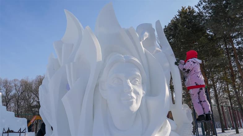 雪后经济学：哈尔滨雪雕赛成拉动GDP的新引擎