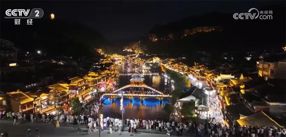 沉浸式夜间经济引领假日潮流:科技与艺术的完美融合