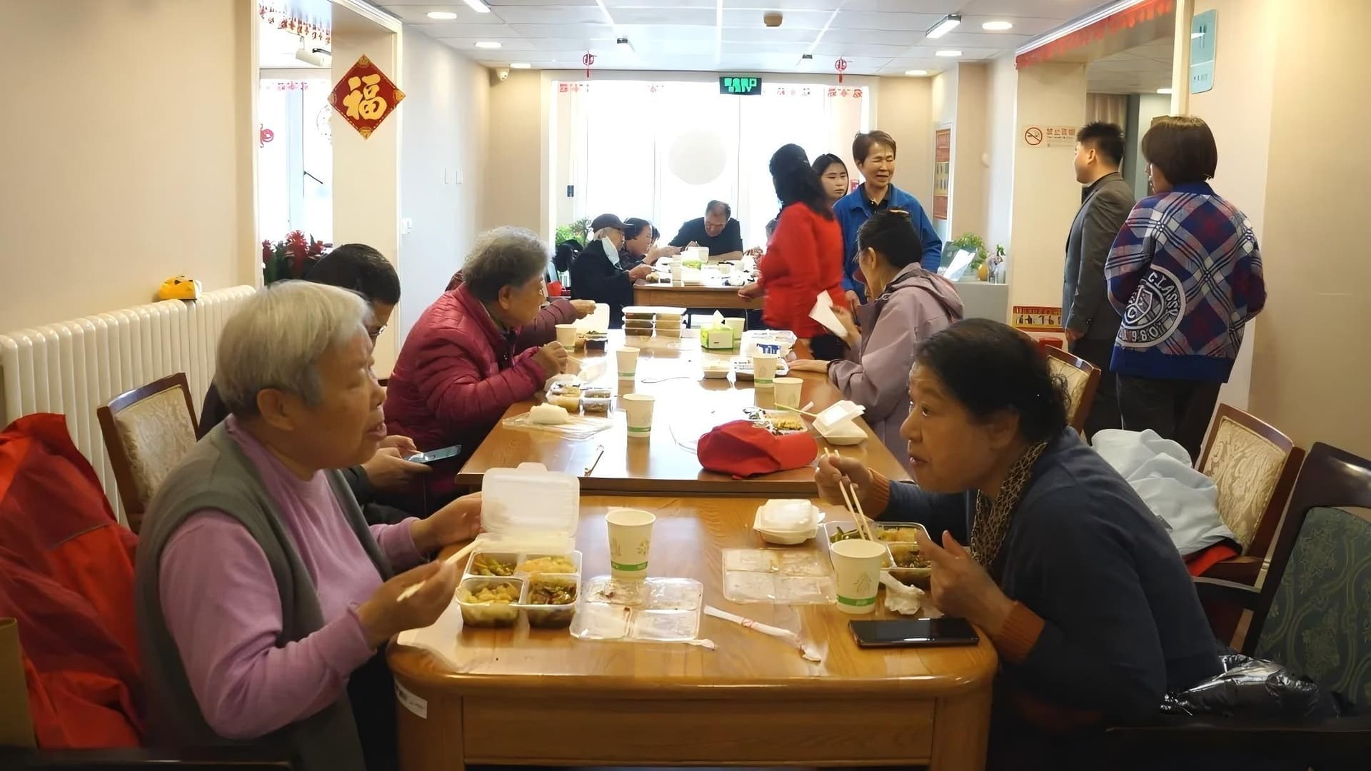 人民城市里的荒诞温暖