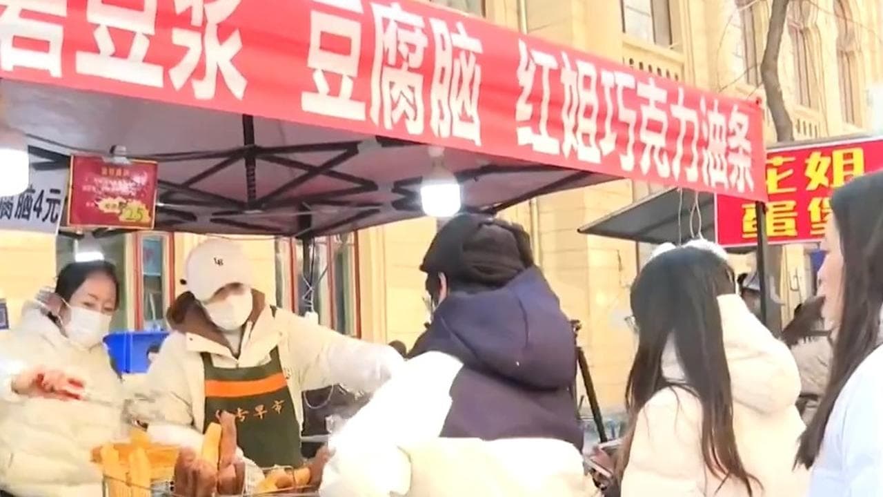 哈尔滨早市升级版:甜豆腐脑成网红新宠