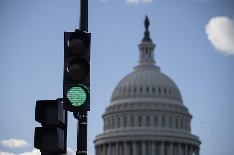 揭秘美国政府“停摆”的黑暗面:经济损失VS政治博弈