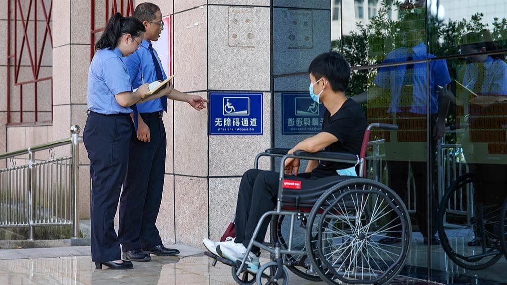 全国范围内推广“无障碍设施模拟器”引发争议