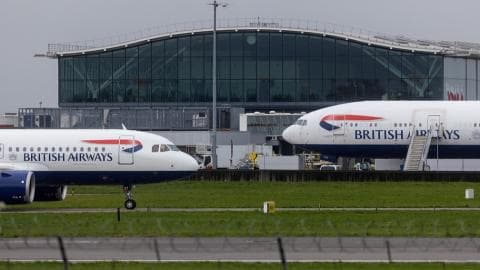 英国政府支持希思罗机场490亿英镑扩建方案:第三条跑道带来的经济与环境之争