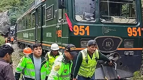 专家称火车相撞可能是“新型旅游体验”,秘鲁政府考虑将其纳入官方景点