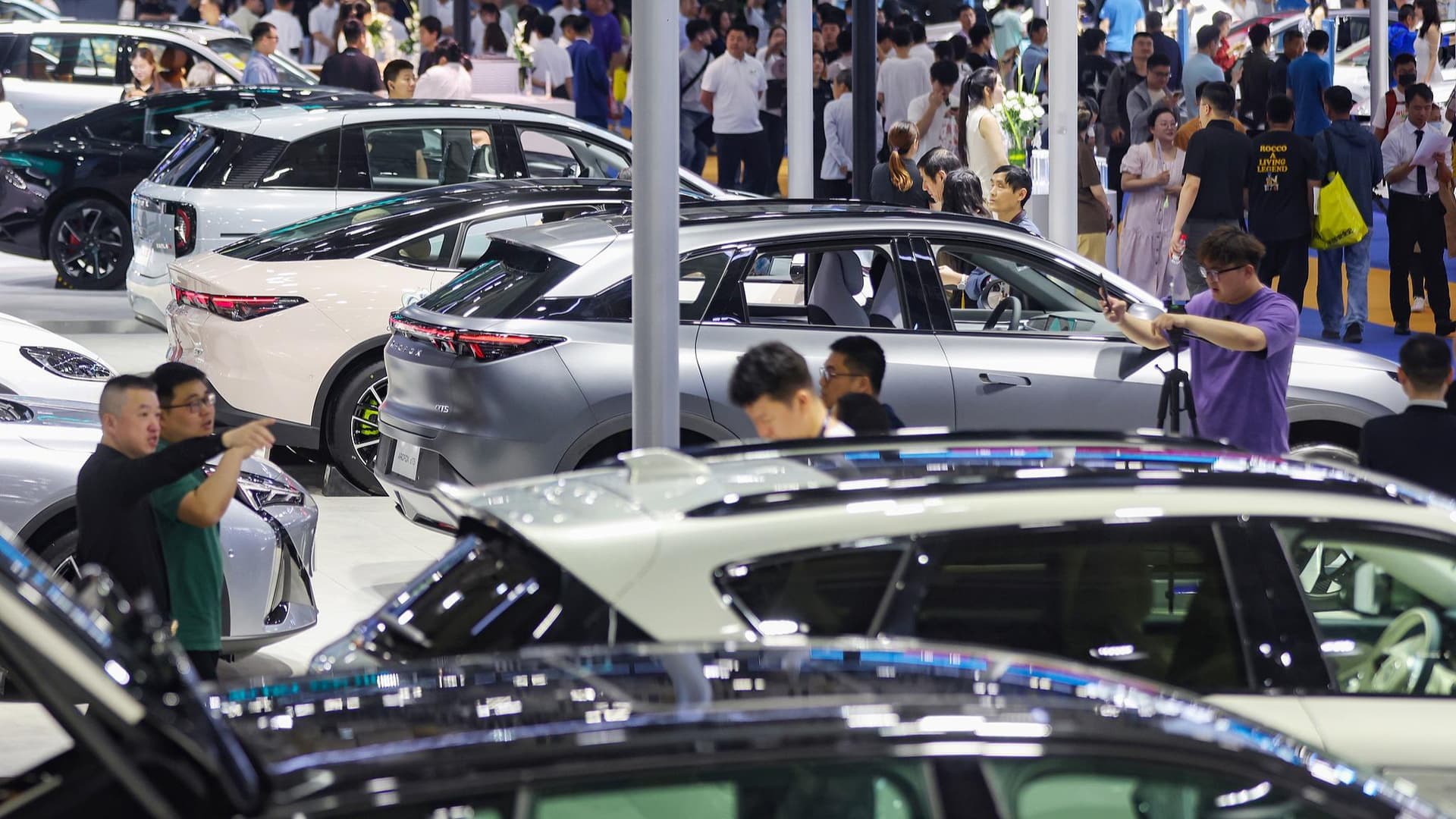 新能源车市场迎来“假期”:减半征税带来的生意火爆