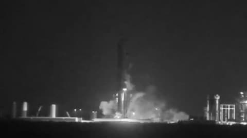 太空探索技术公司的新突破:‘星舰’火箭助推器的成功爆炸