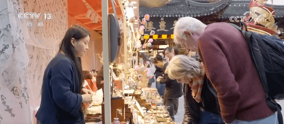 上海市民热衷冬季活动:从冰场到非遗季