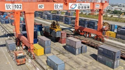 西部陆海新通道班列突破500万标箱:全球物流大动脉的崛起