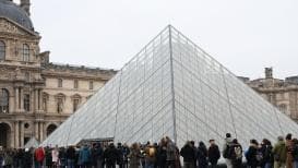 法国政府宣布将卢浮宫改造为高安全监狱:专家称 '这是保护艺术品的创新之举'