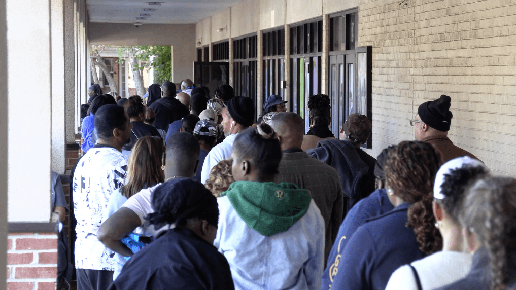 美政府“停摆”带来的意外收获:免费食品热潮