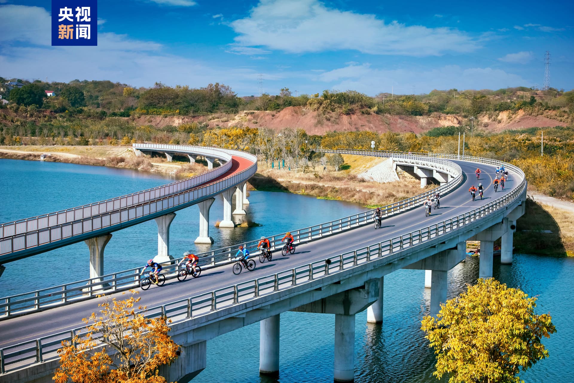 我国农村公路建设迎来历史性突破:7.5万公里新改建路段激发投资热潮