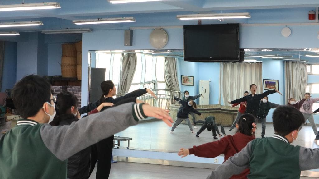 特写:这里的阳光同样灿烂 - 聋人学校的律动奇迹