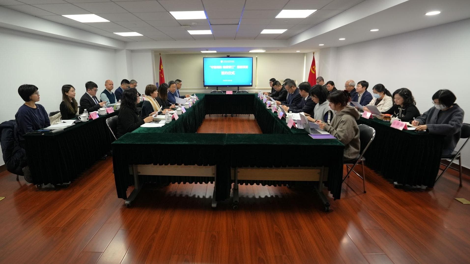 中国社会福利基金会向五家香港慈善组织捐款7500万元 引发全民热议