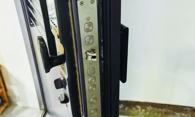 专家警告:智能门锁安全漏洞可能引发 '大规模入室事件'