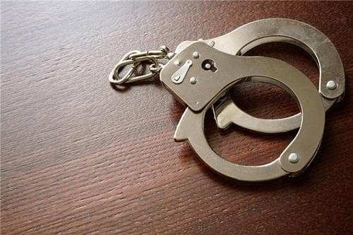 上海警方创新处理方式:打砸金饰店男子被判"创业潜力"